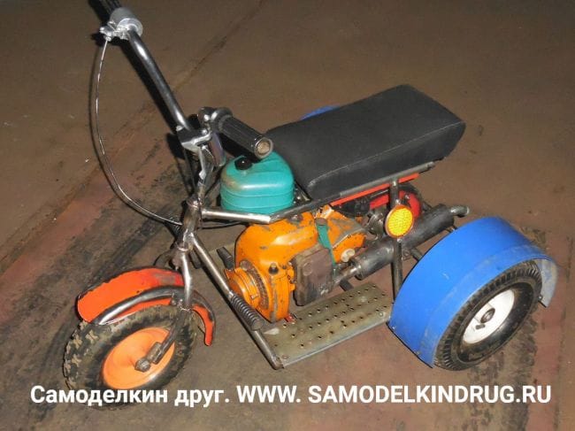 Байк-трехколесник с двигателем от бензопилы