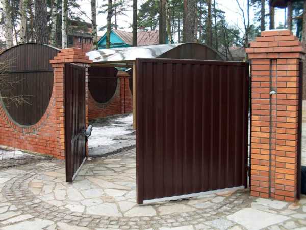 Дизайн ворот и калитки частного дома фото